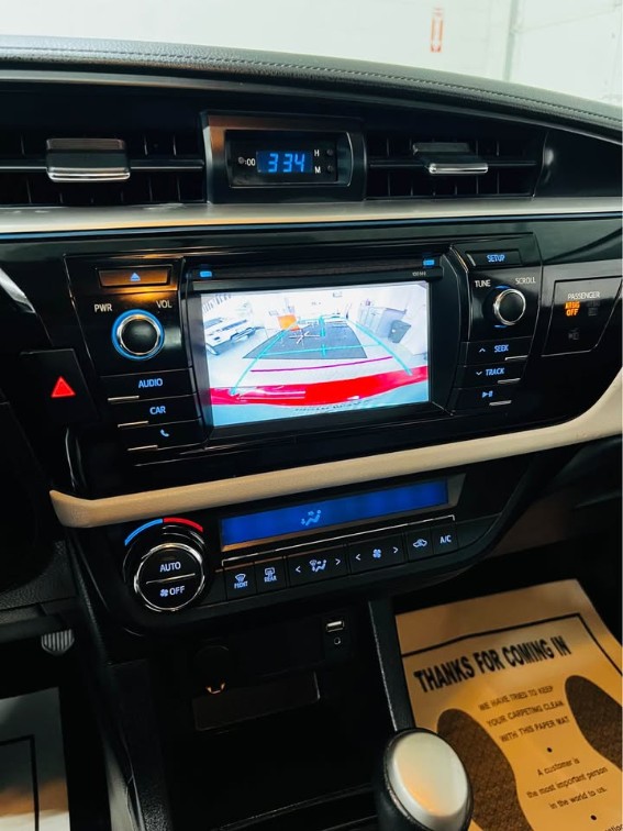 2015 Toyota Corolla LE Plus photo 3