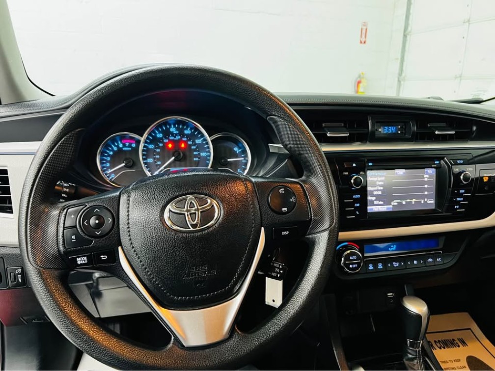 2015 Toyota Corolla LE Plus photo 6