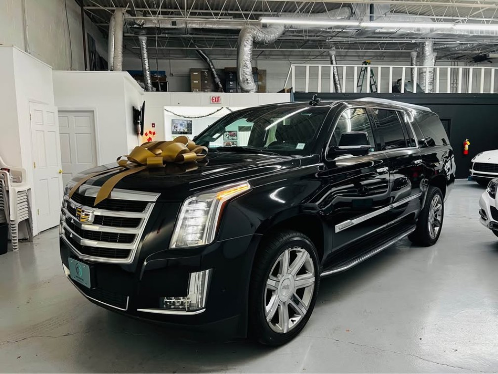 2019 Cadillac Escalade ESV Luxury's photo