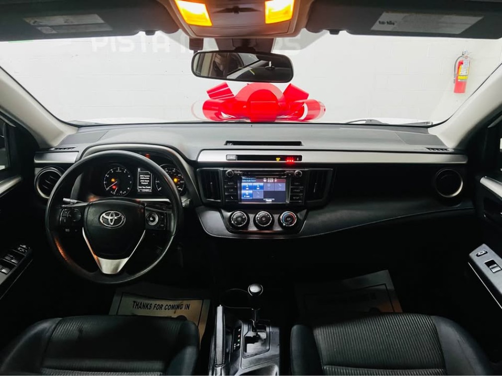 2017 Toyota RAV4 LE - Photo 10
