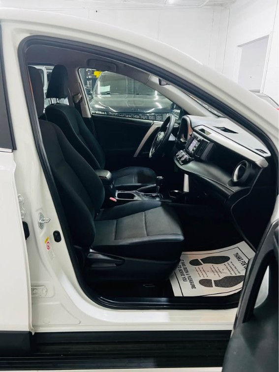 2017 Toyota RAV4 LE - Photo 11