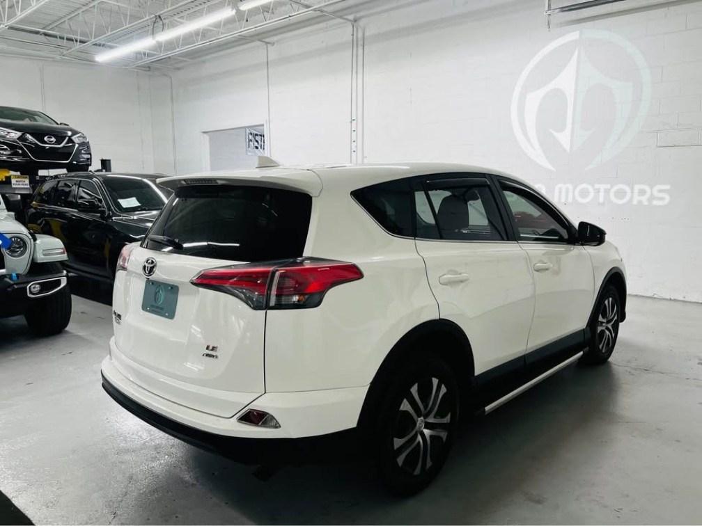 2017 Toyota RAV4 LE - Photo 12