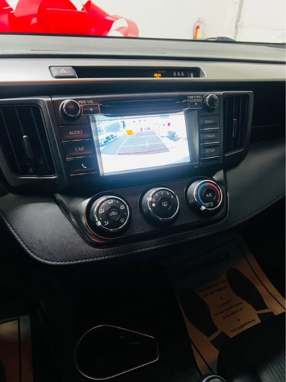 2017 Toyota RAV4 LE - Photo 16