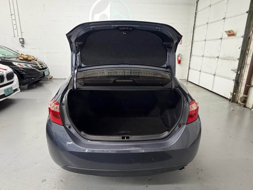 Additional photo of vehicle.