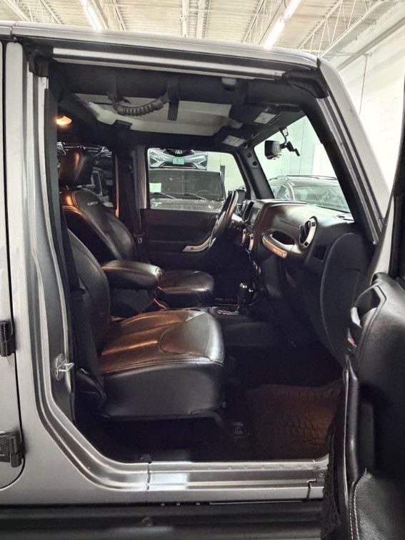Additional photo of vehicle.