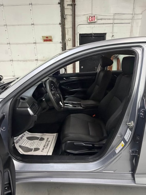 Additional photo of vehicle.