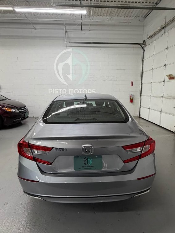 Additional photo of vehicle.