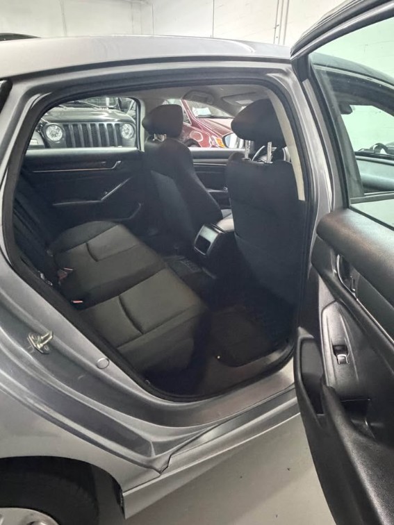 Additional photo of vehicle.