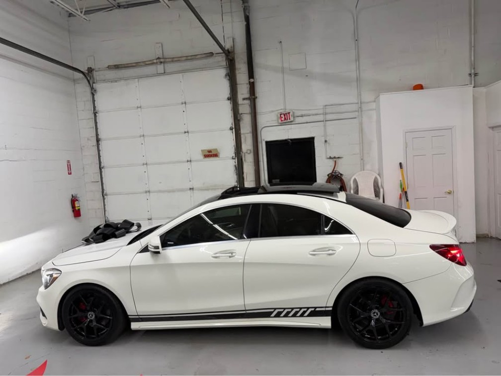 Additional photo of vehicle.