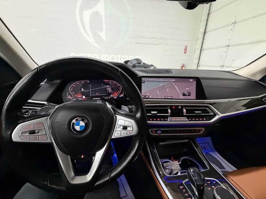 Additional photo of vehicle.