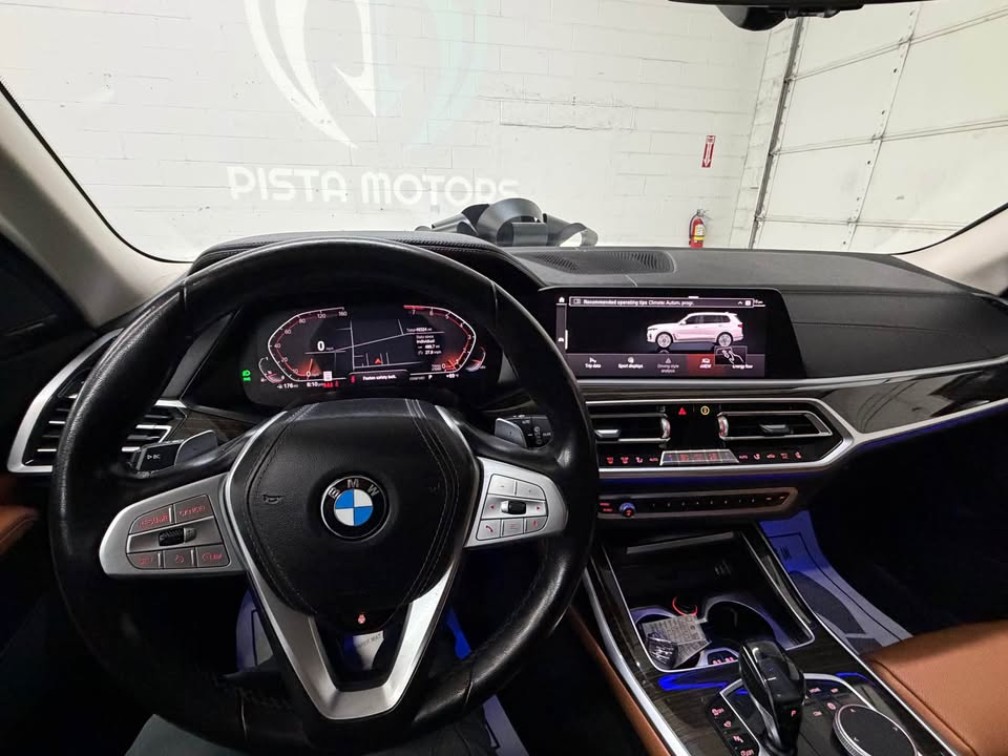 Additional photo of vehicle.