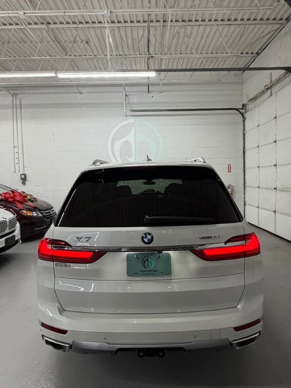 Additional photo of vehicle.