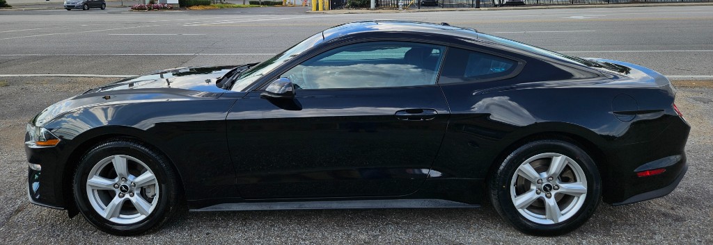 Additional photo of vehicle.