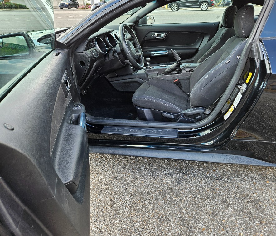 Additional photo of vehicle.