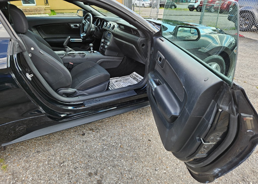 Additional photo of vehicle.