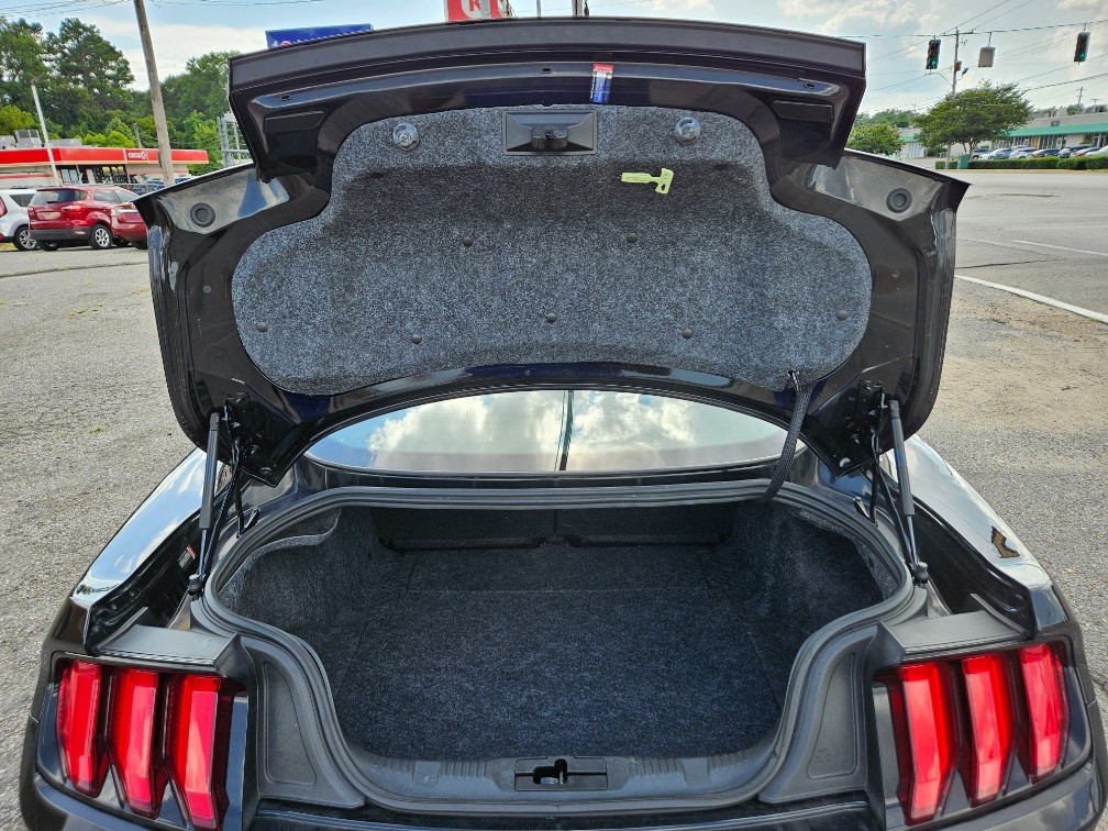 Additional photo of vehicle.