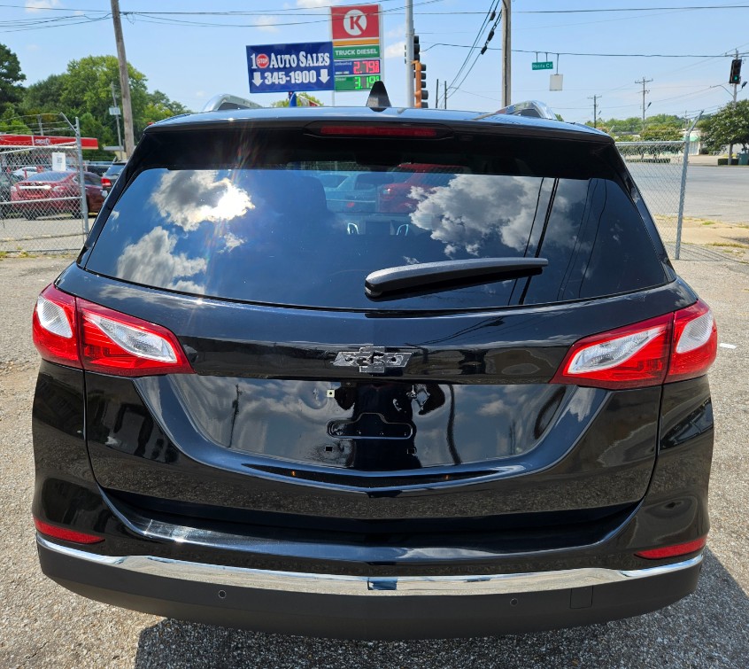 Additional photo of vehicle.