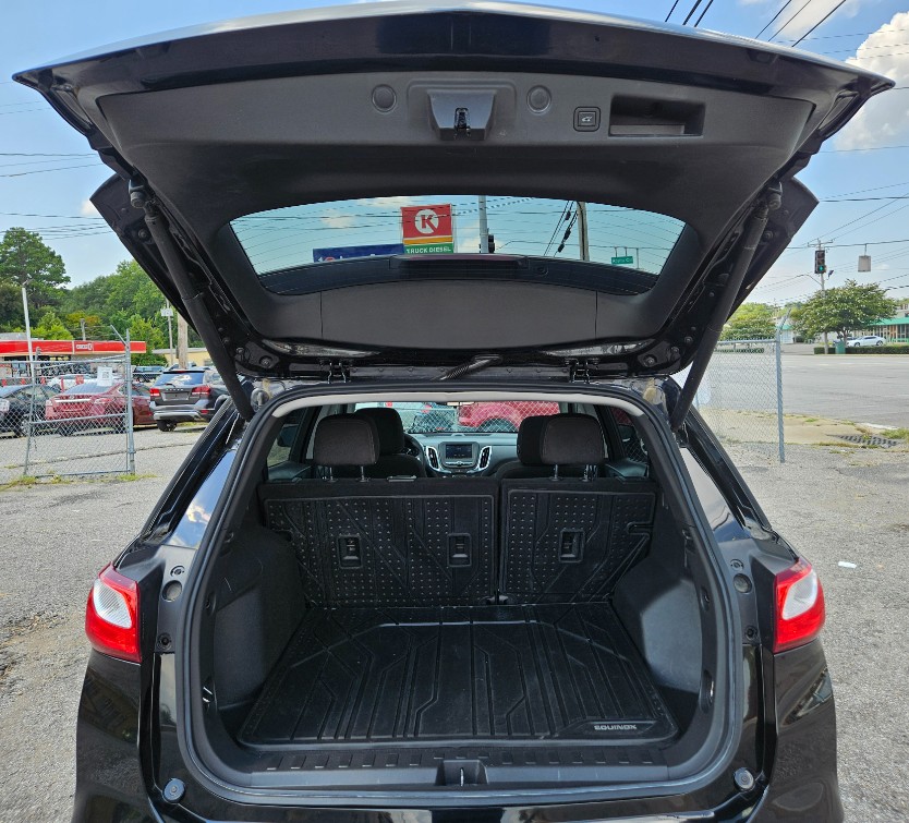 Additional photo of vehicle.