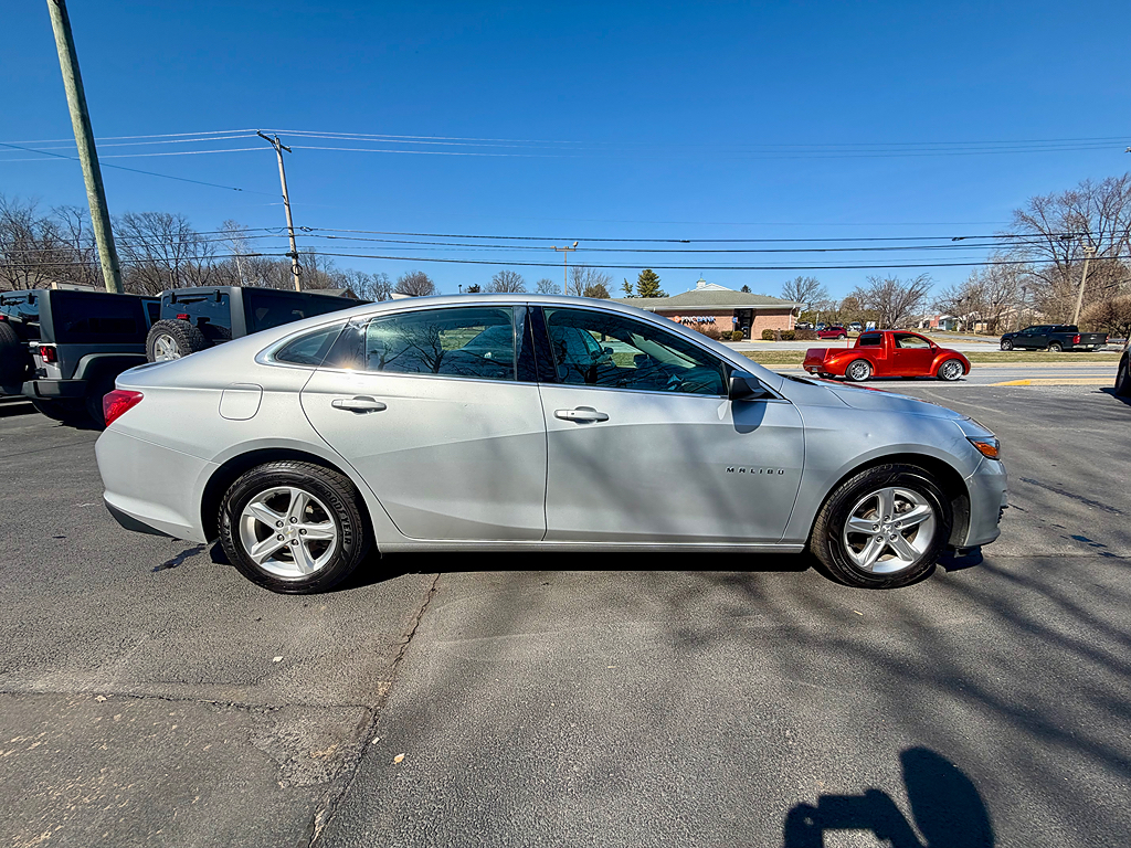 2021 Chevrolet Malibu - Photo 4