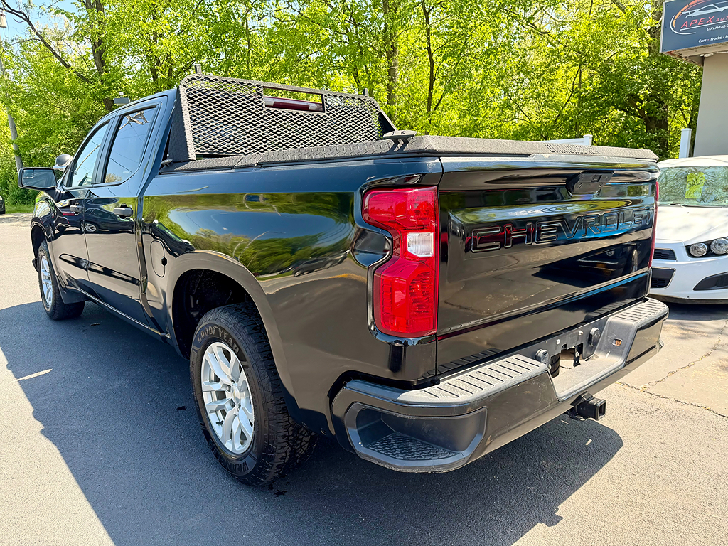 Additional photo of vehicle.