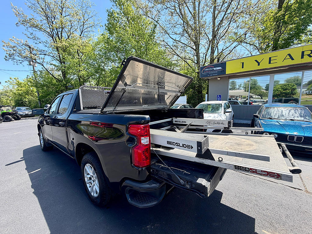 Additional photo of vehicle.