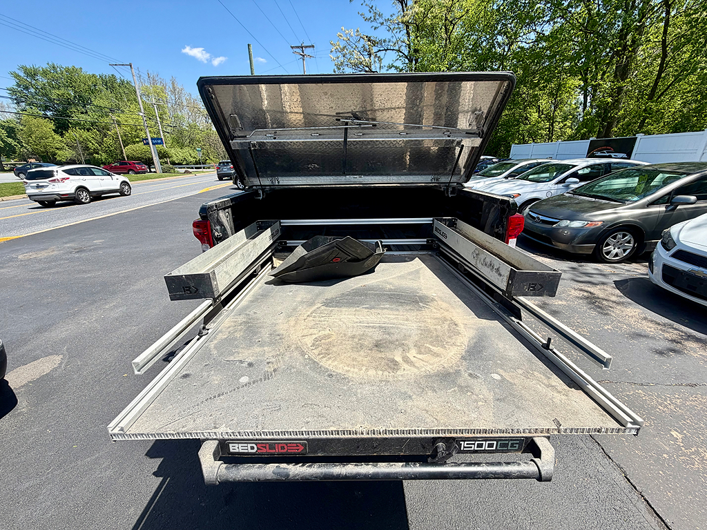 Additional photo of vehicle.
