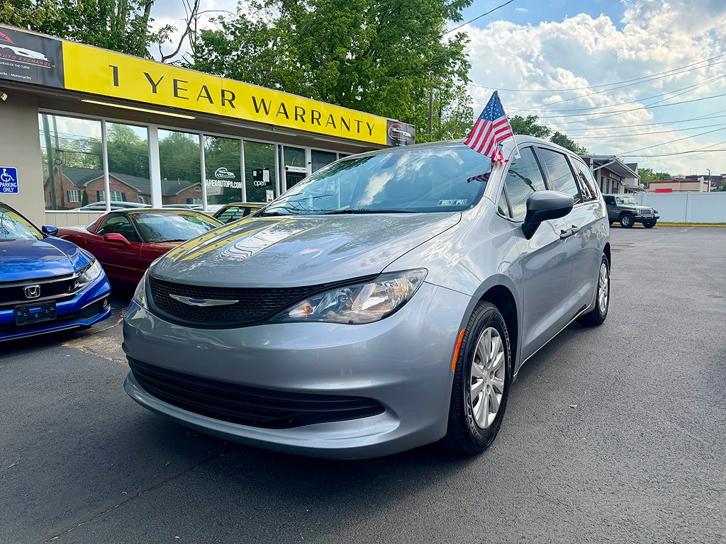 2020 Chrysler Voyager's photo