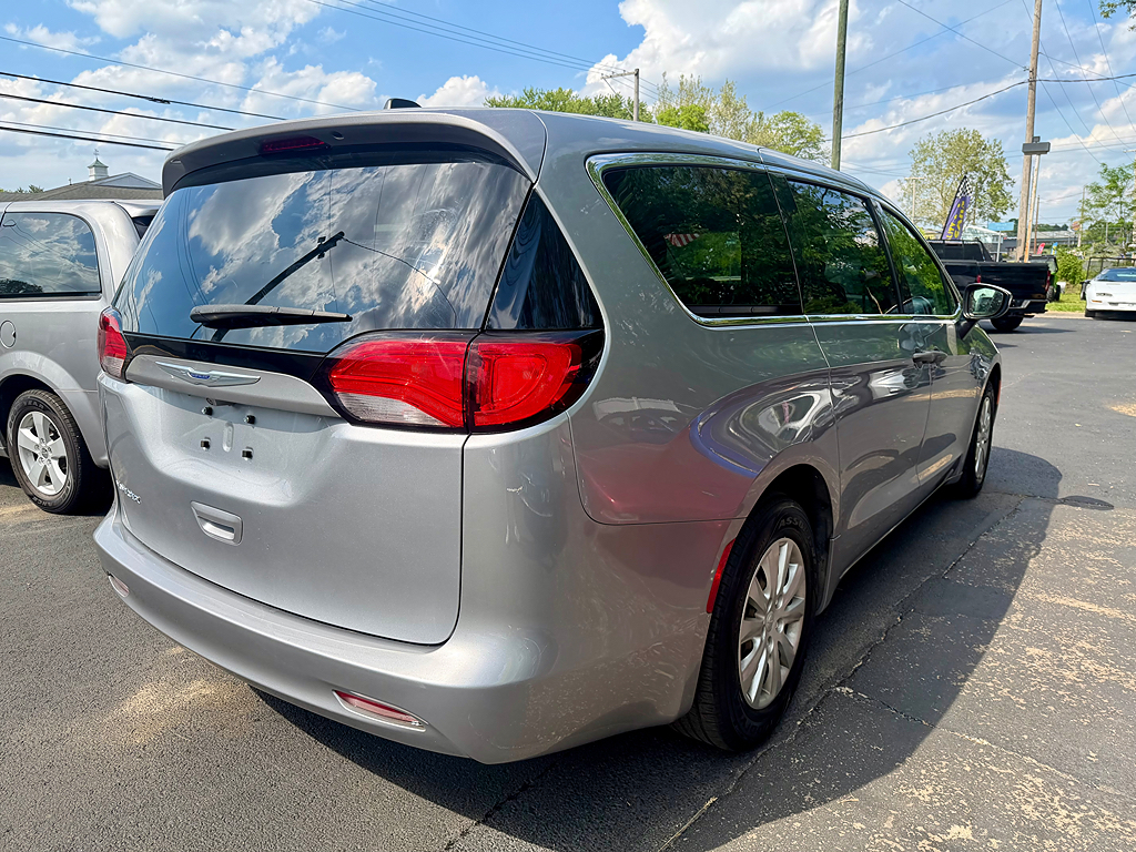 Additional photo of vehicle.
