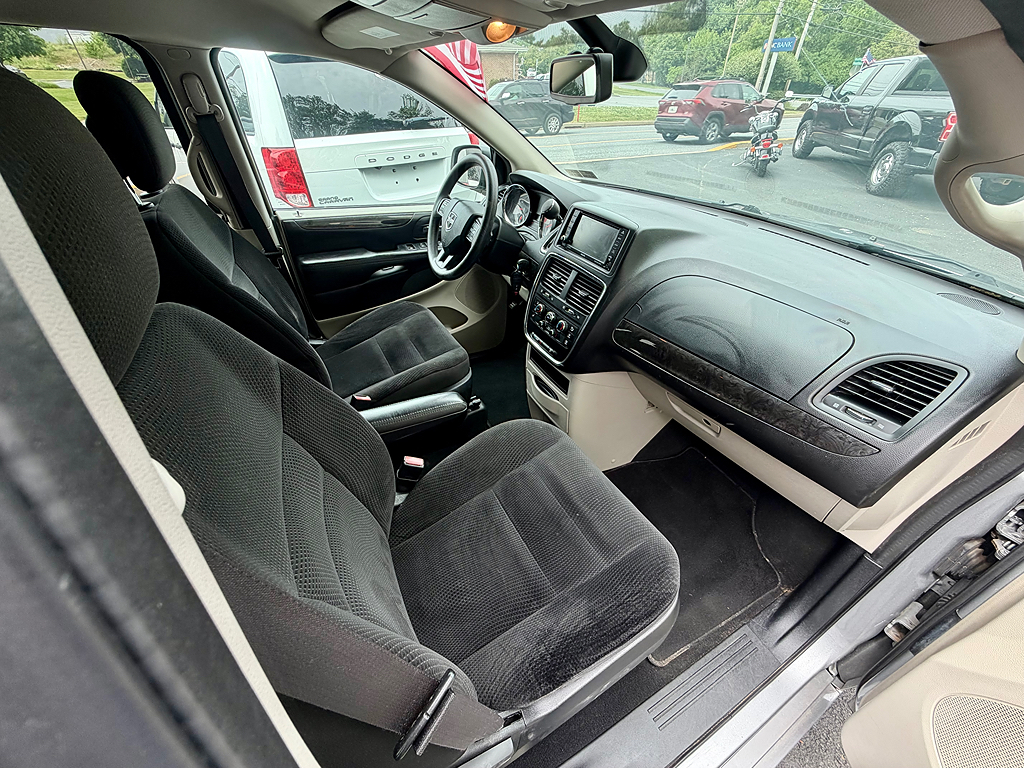 Additional photo of vehicle.