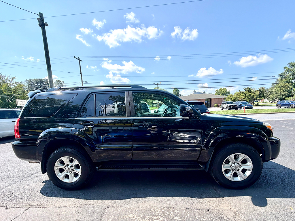 Additional photo of vehicle.