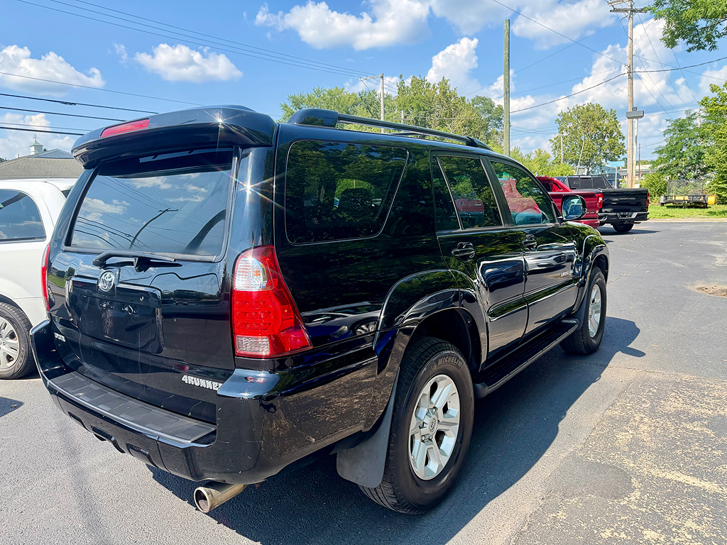 Additional photo of vehicle.