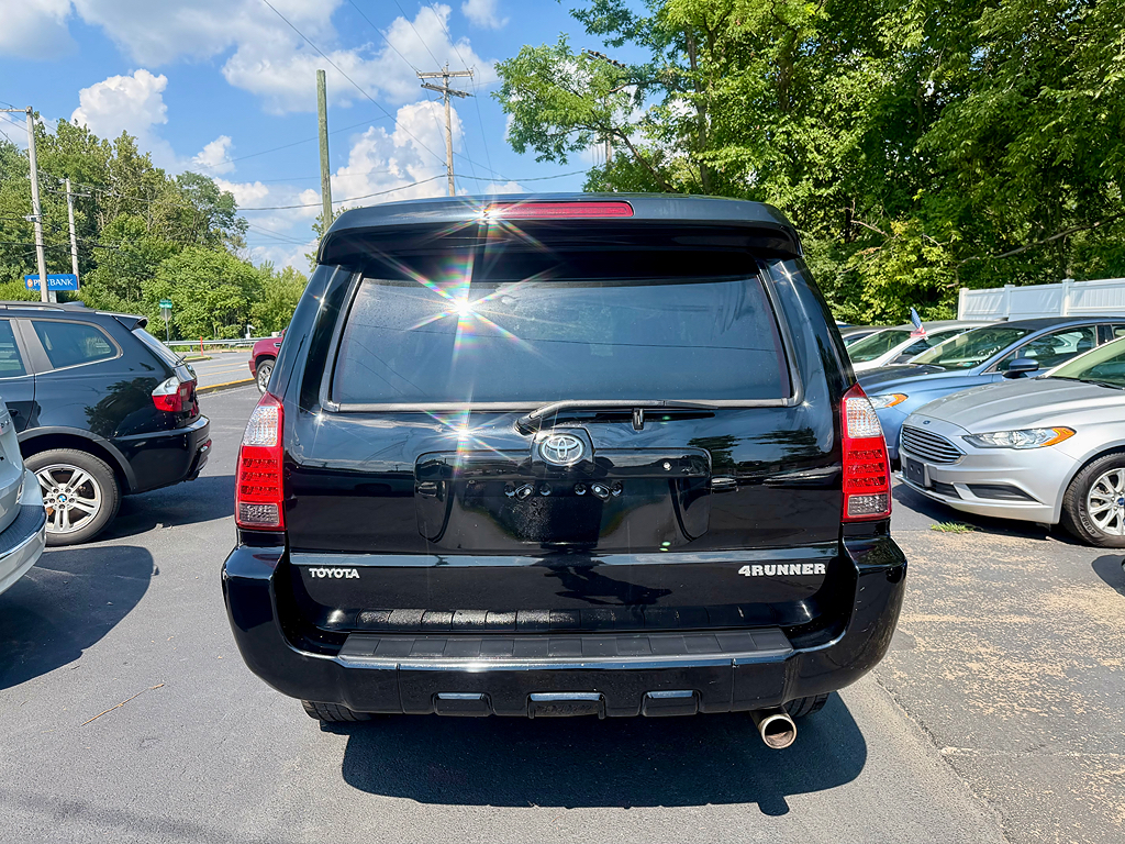 Additional photo of vehicle.