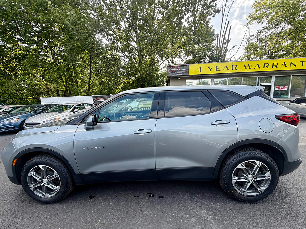 Additional photo of vehicle.