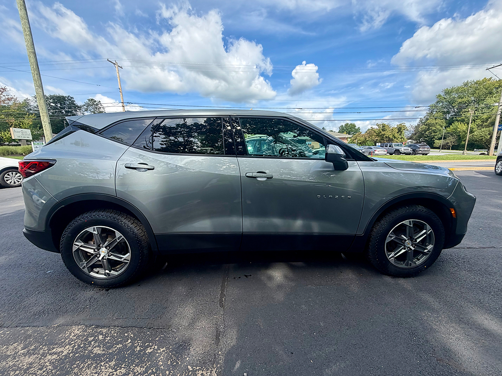 Additional photo of vehicle.