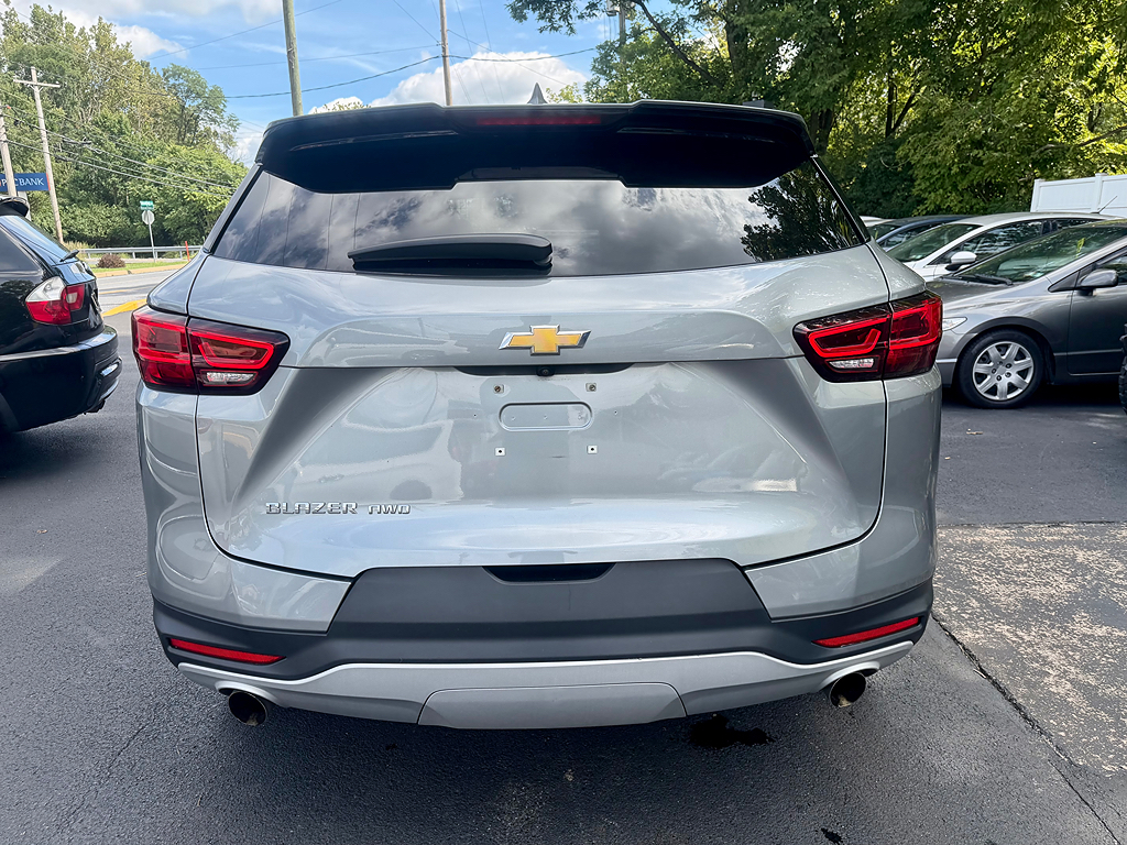 Additional photo of vehicle.