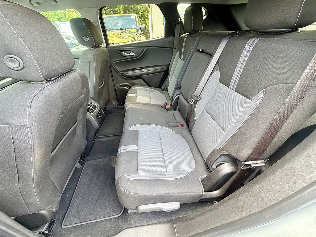 Additional photo of vehicle.