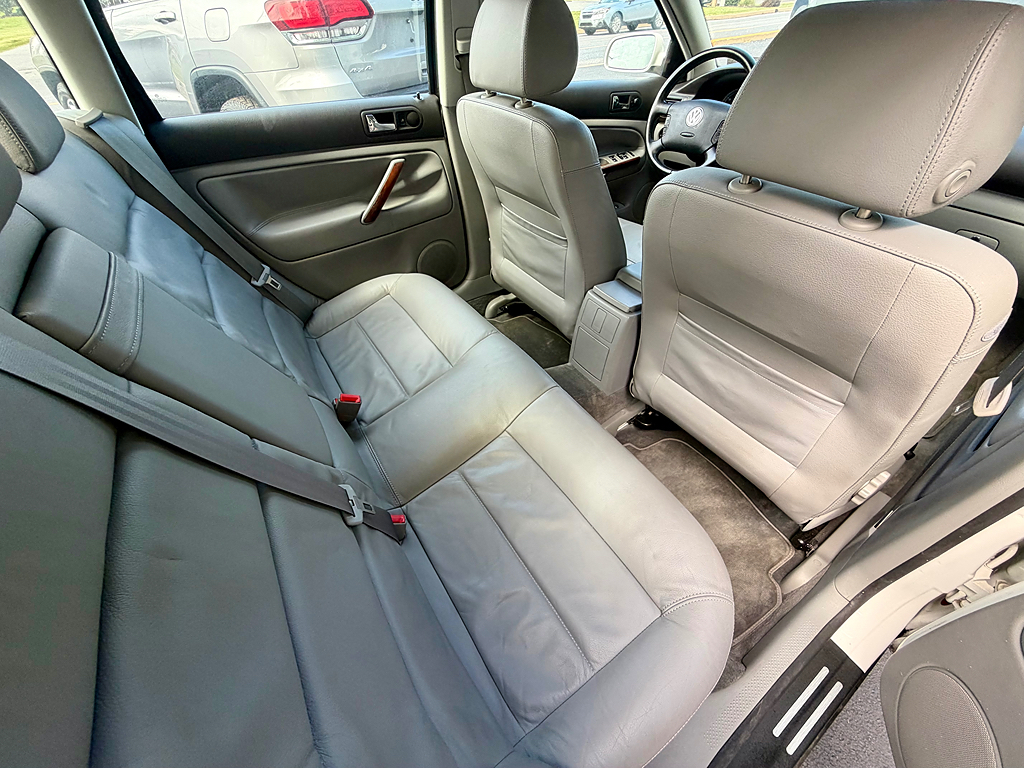 Additional photo of vehicle.