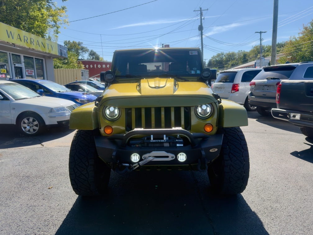Additional photo of vehicle.