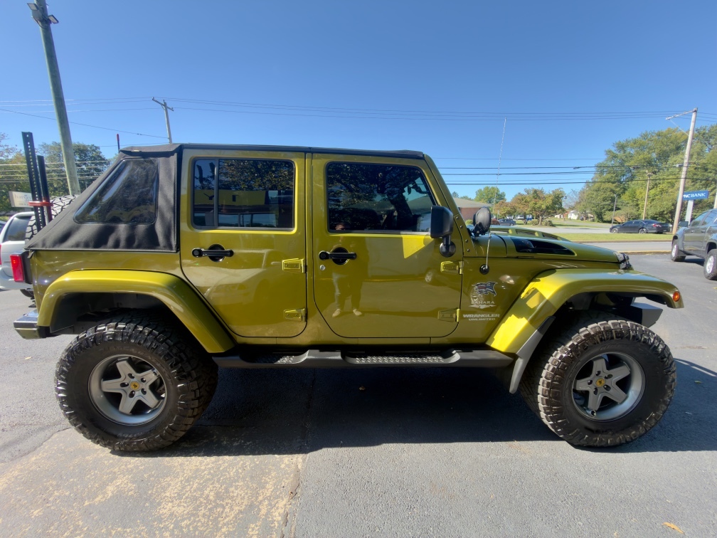 Additional photo of vehicle.