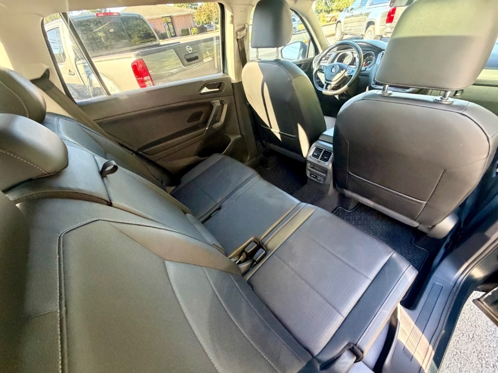 Additional photo of vehicle.