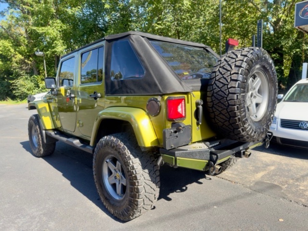 Additional photo of vehicle.