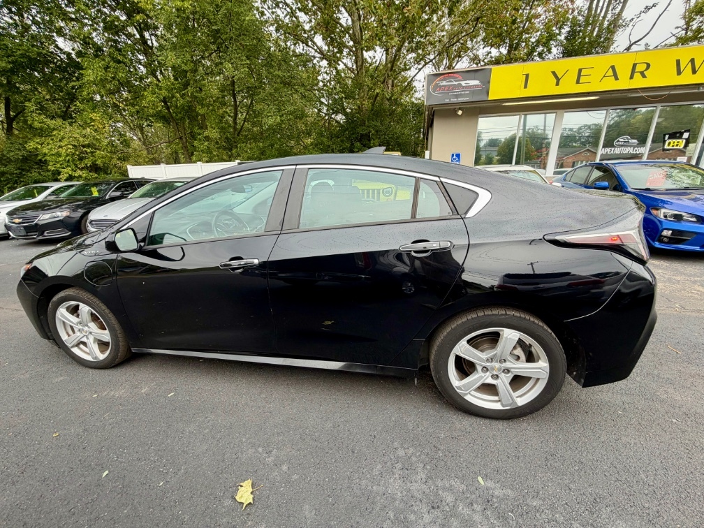 Additional photo of vehicle.