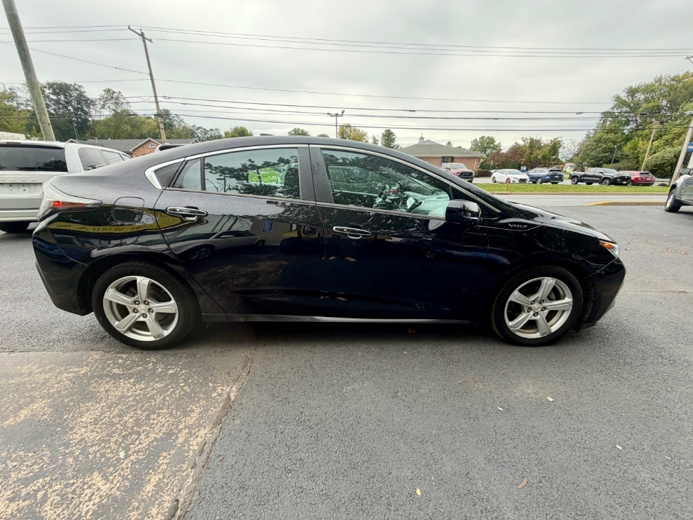 Additional photo of vehicle.