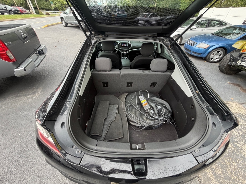 Additional photo of vehicle.