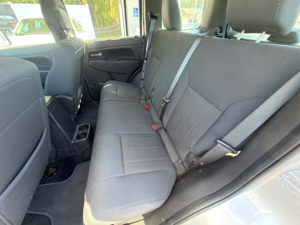 Additional photo of vehicle.