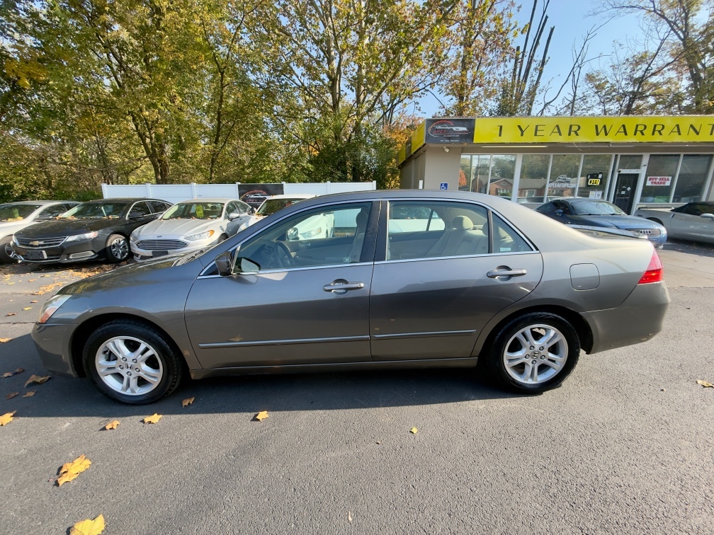 Additional photo of vehicle.
