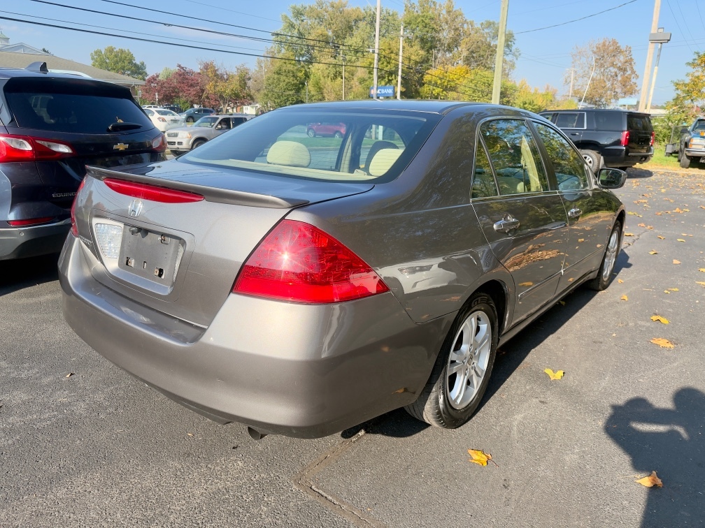 Additional photo of vehicle.