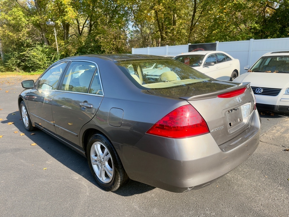 Additional photo of vehicle.