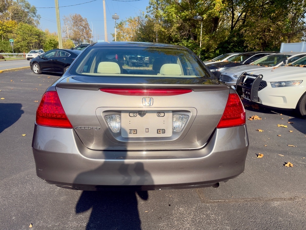 Additional photo of vehicle.