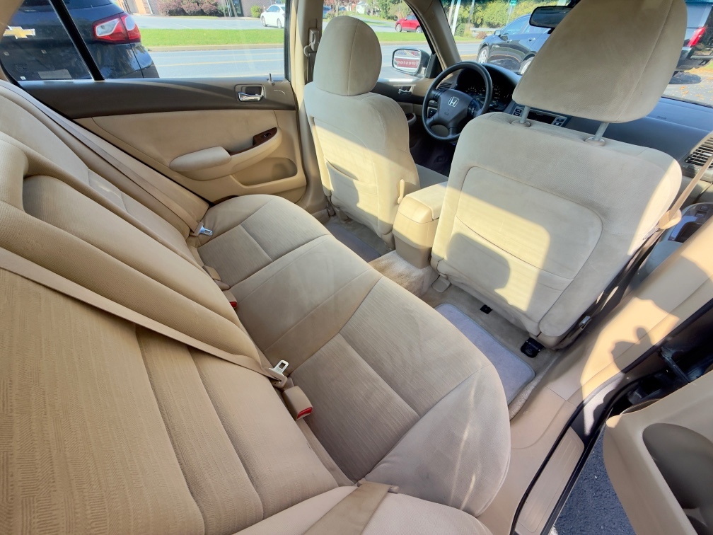 Additional photo of vehicle.